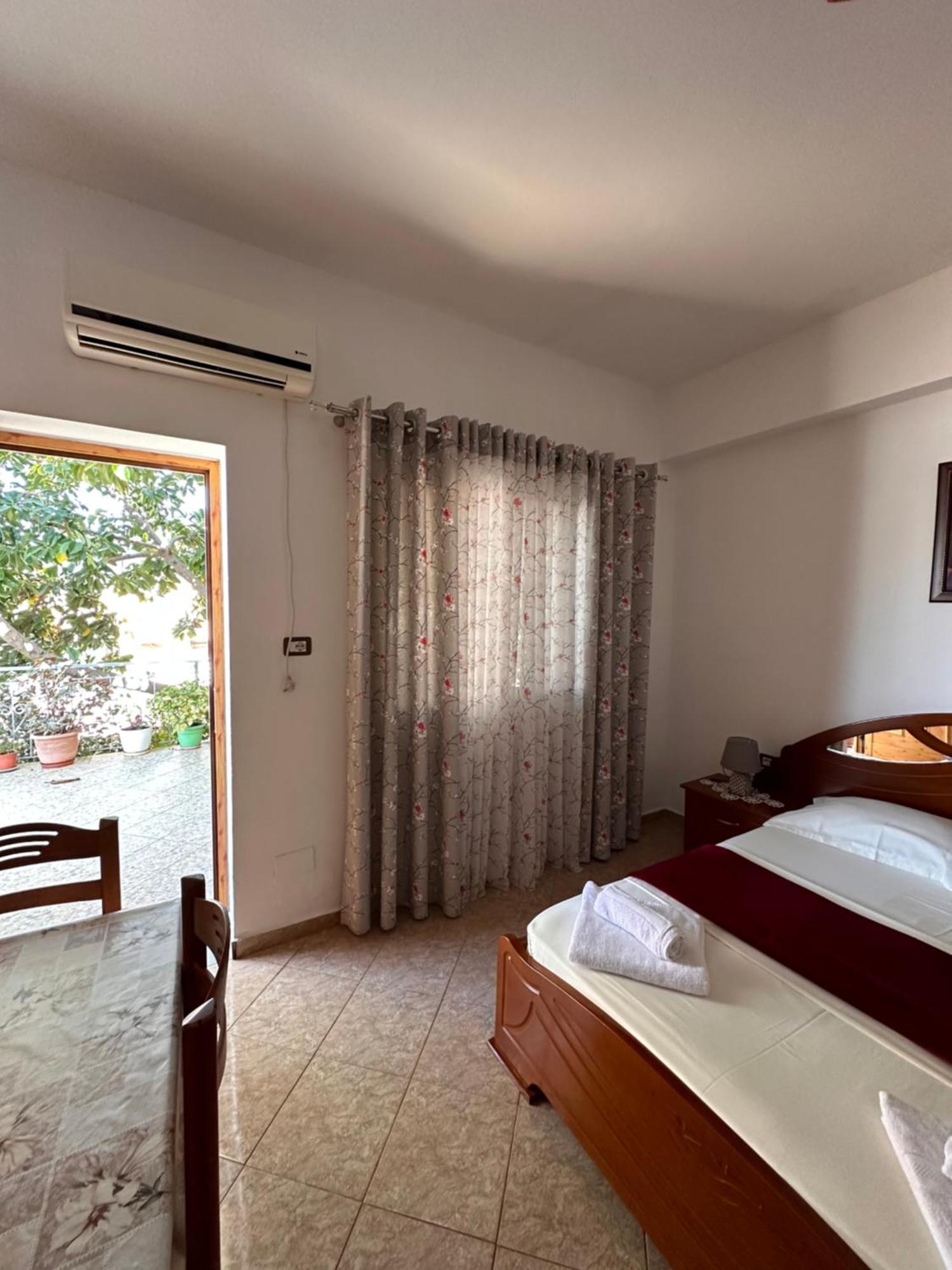 Albi'S Guesthouse Ksamil Exterior photo