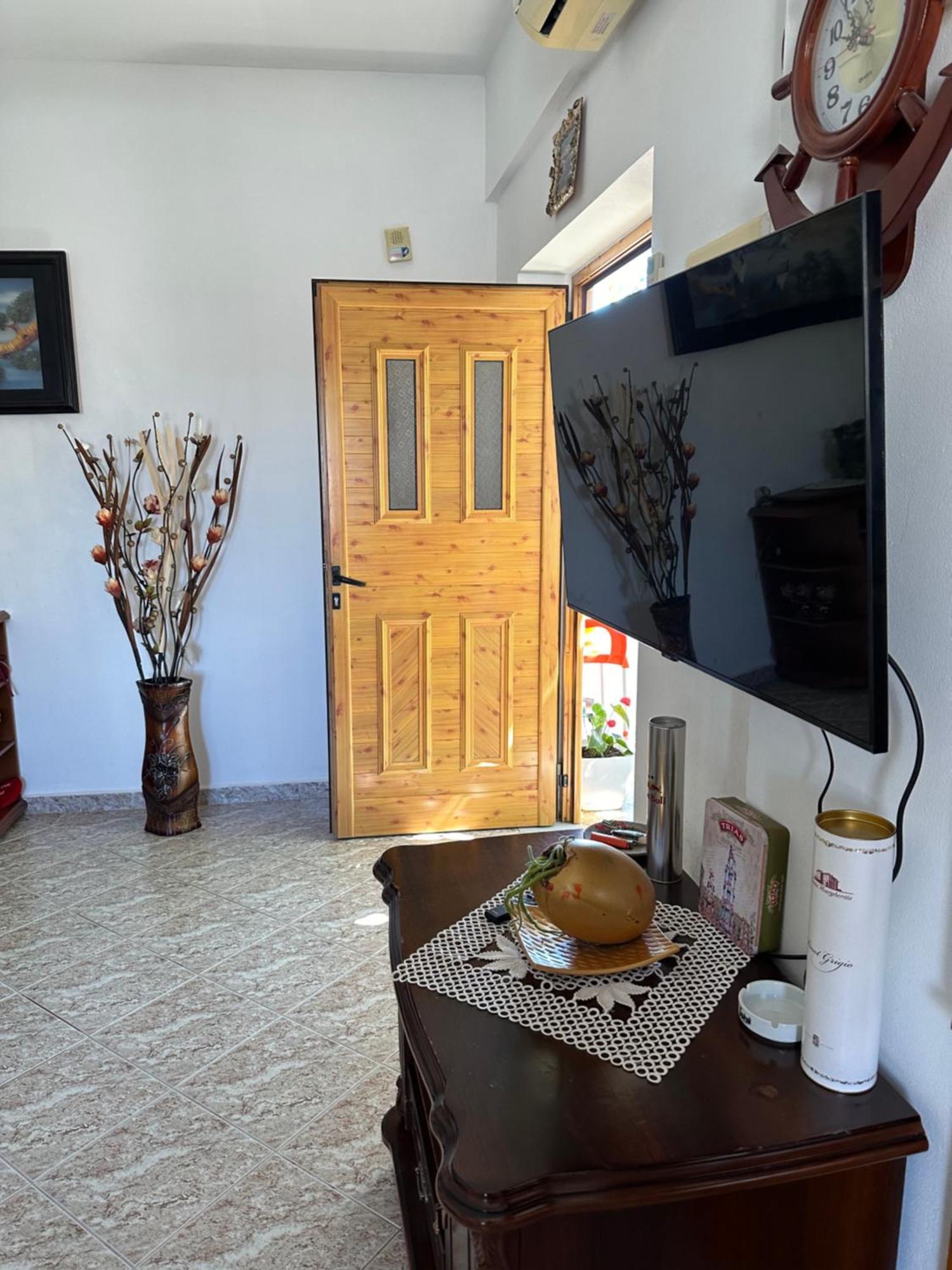 Albi'S Guesthouse Ksamil Exterior photo